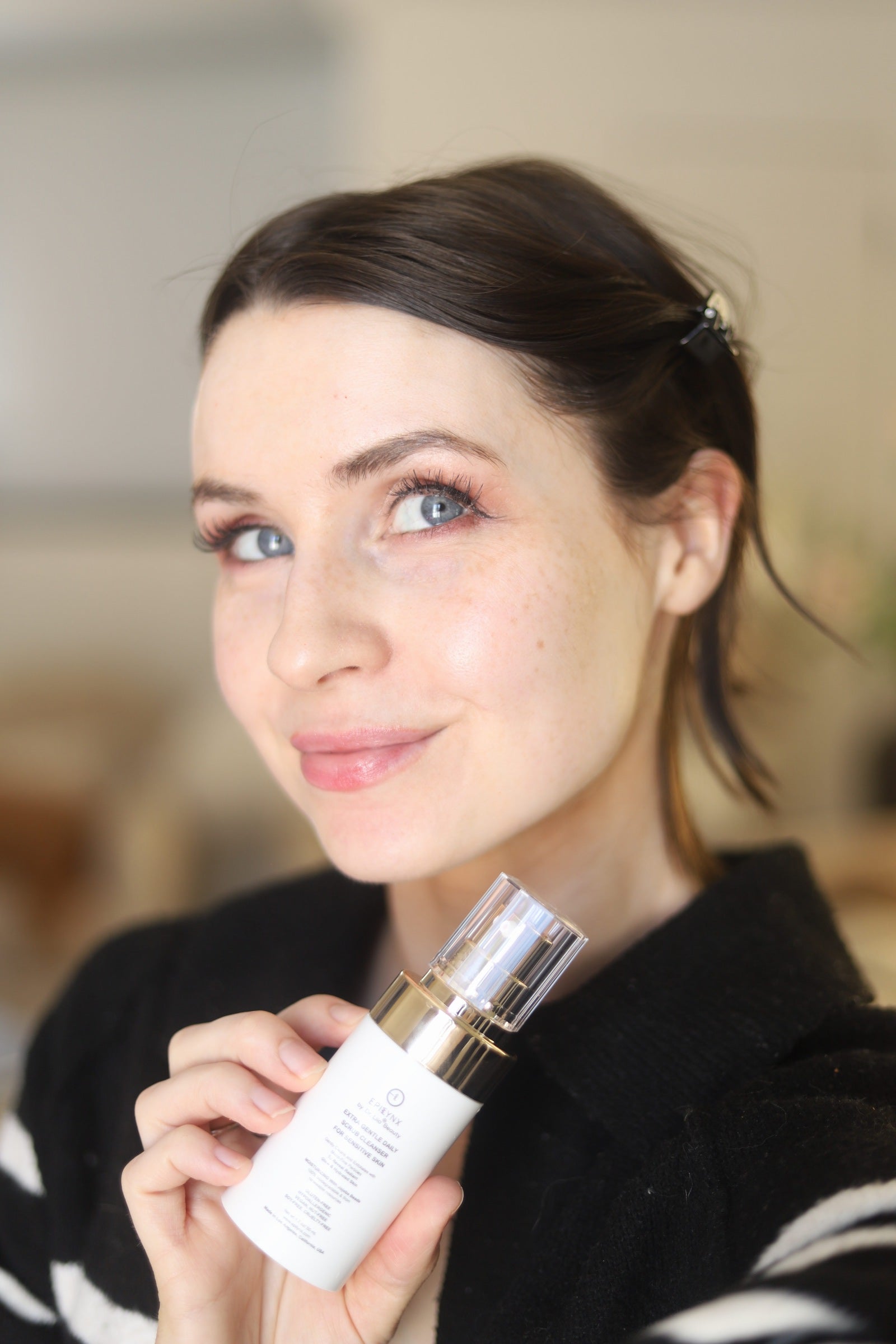 Gentle Exfoliating Face Scrub – Hyaluronic Acid, Aloe Vera & Biodegradable Jojoba Beads